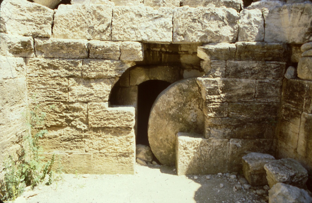 The Best Rolling Stone Tomb in Israel — Khirbet Midras